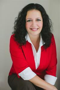 Agent photo – Laura Henriksen