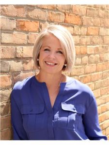 Agent photo – Deanna Zunti