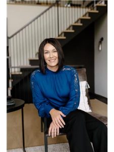 Agent photo – Roxann Klepper