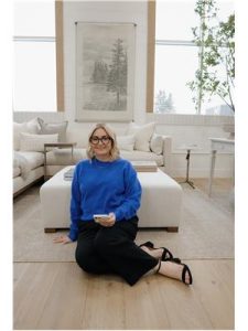 Agent photo – Alexis Glackin