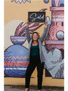Agent photo – Ashley Hutchison
