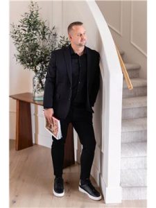 Agent photo – Paul Lucyk