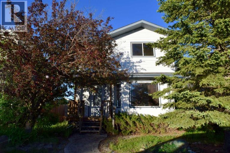Listing photo – 220 Deschner Close, Red Deer