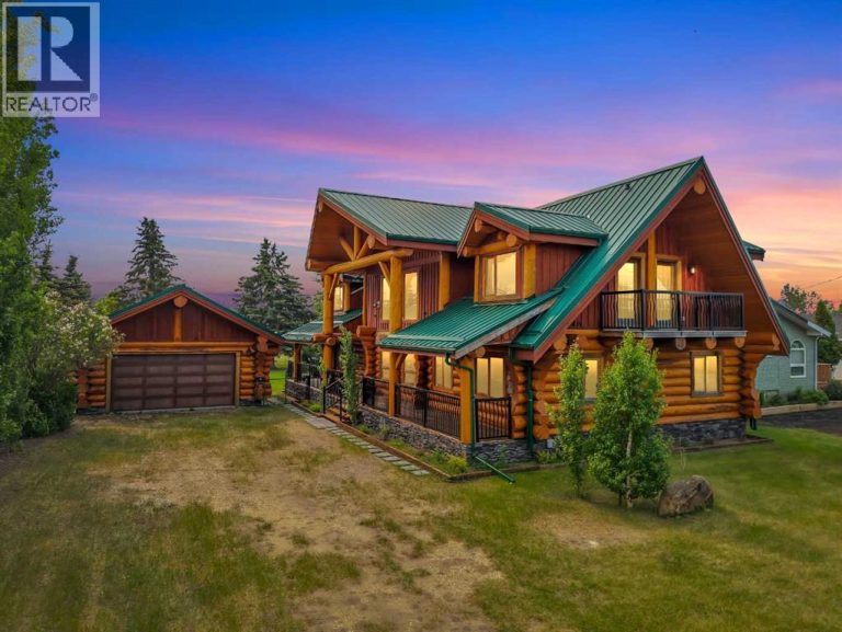 8 Oliver Avenue, Gull Lake