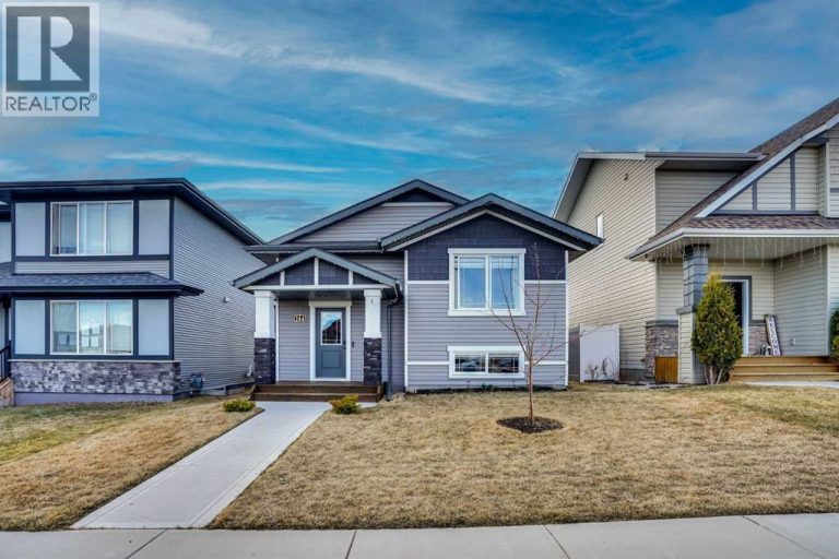 Listing photo – 244 Thomlison Avenue, Red Deer
