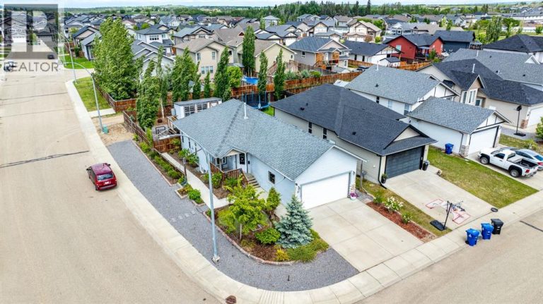 Listing photo – 57 Woodbine Close, Blackfalds
