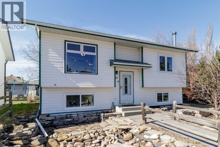 Listing photo – 39 Cedar Crescent, Lacombe