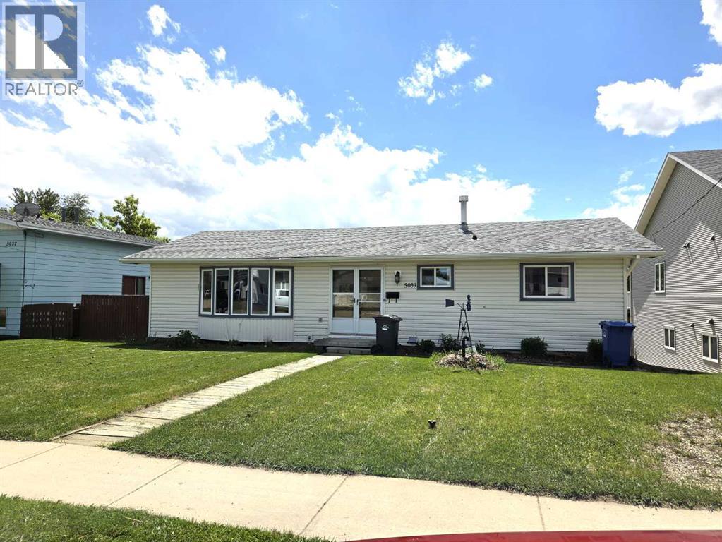 Listing photo – 5039 56 Street E, Innisfail