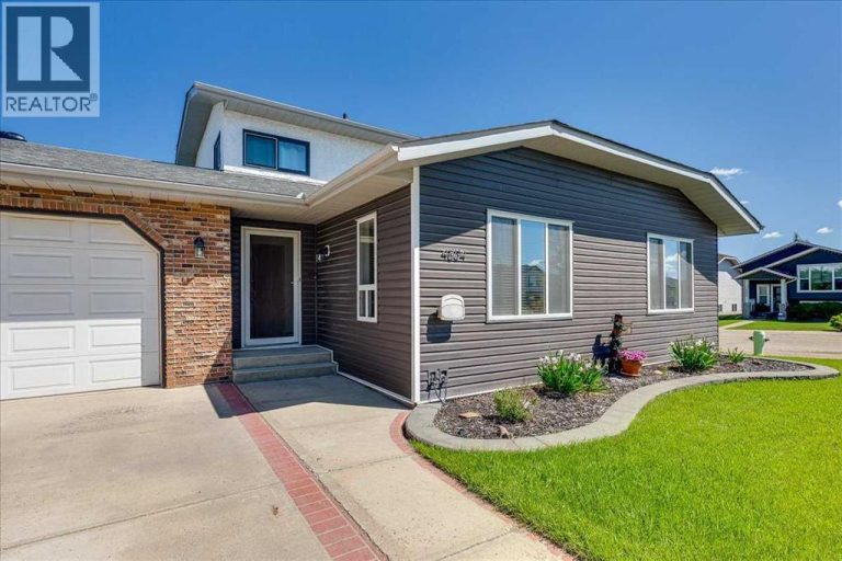 Listing photo – 4804 44 Street, Innisfail
