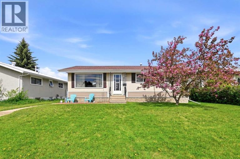 4726 47 Avenue, Lacombe