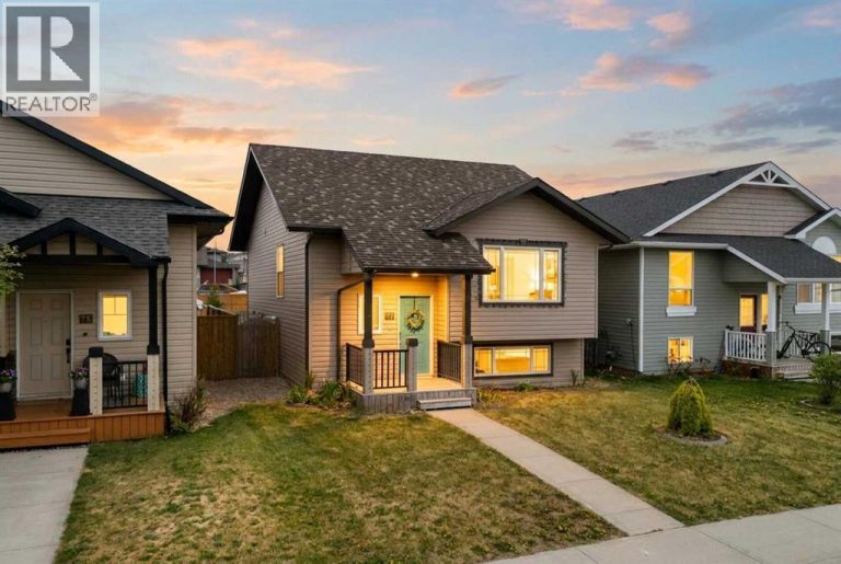 Listing photo – 71 Long Close, Red Deer