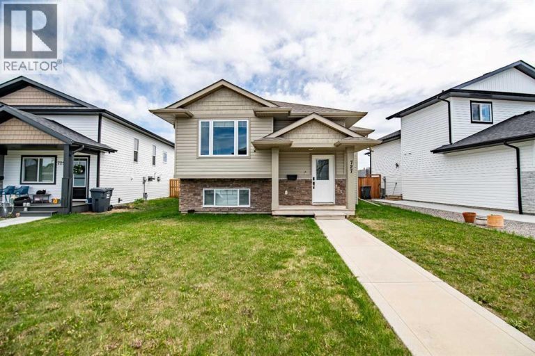 Listing photo – 727 Cypress Lane, Springbrook