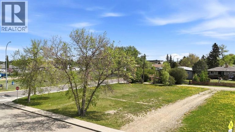 Listing photo – 5253 49 Street, Lacombe