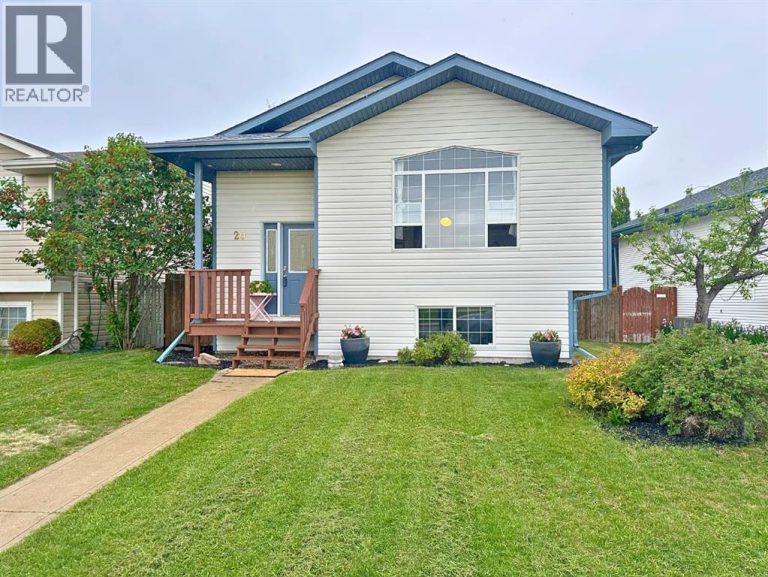 Listing photo – 20 Deschner Close, Red Deer