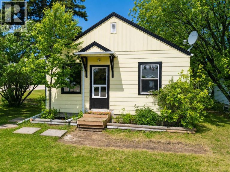 Listing photo – 4732 52 Street, Sylvan Lake