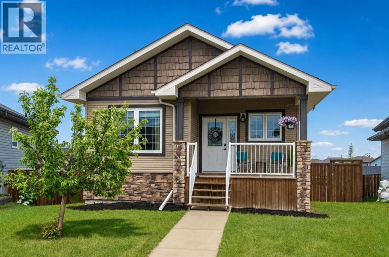 Listing photo – 101 Valley Crescent, Blackfalds