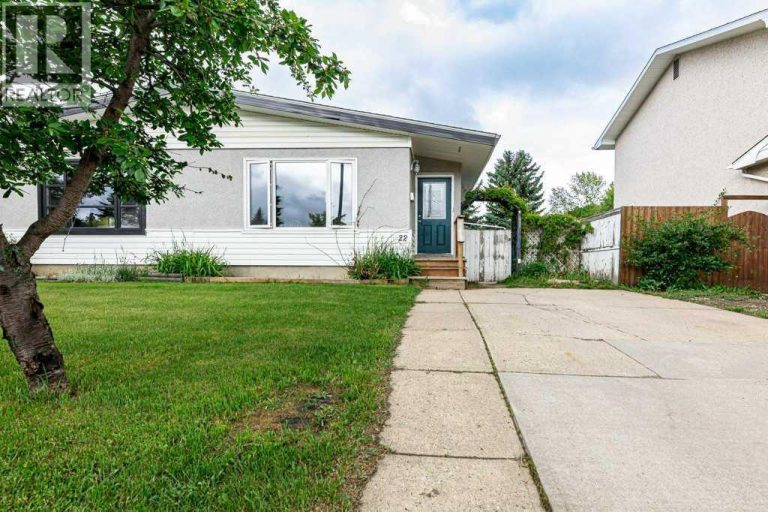 22 McIntosh Avenue, Red Deer