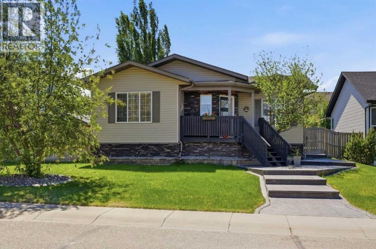 Listing photo – 66 Pondside Crescent, Blackfalds