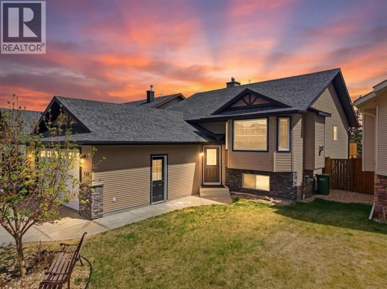 Listing photo – 135 Issard Close, Red Deer