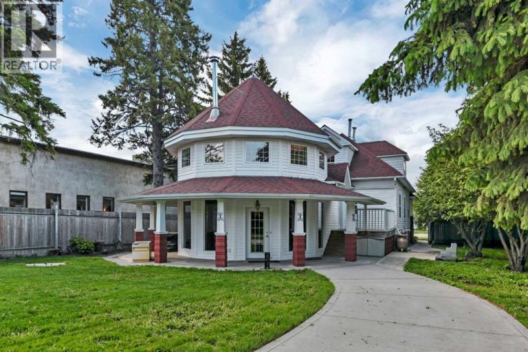 Listing photo – 5406 50 Avenue, Lacombe
