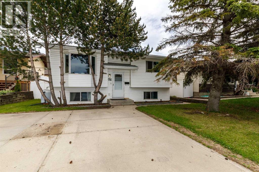 Listing photo – 63 Mclevin Crescent, Red Deer