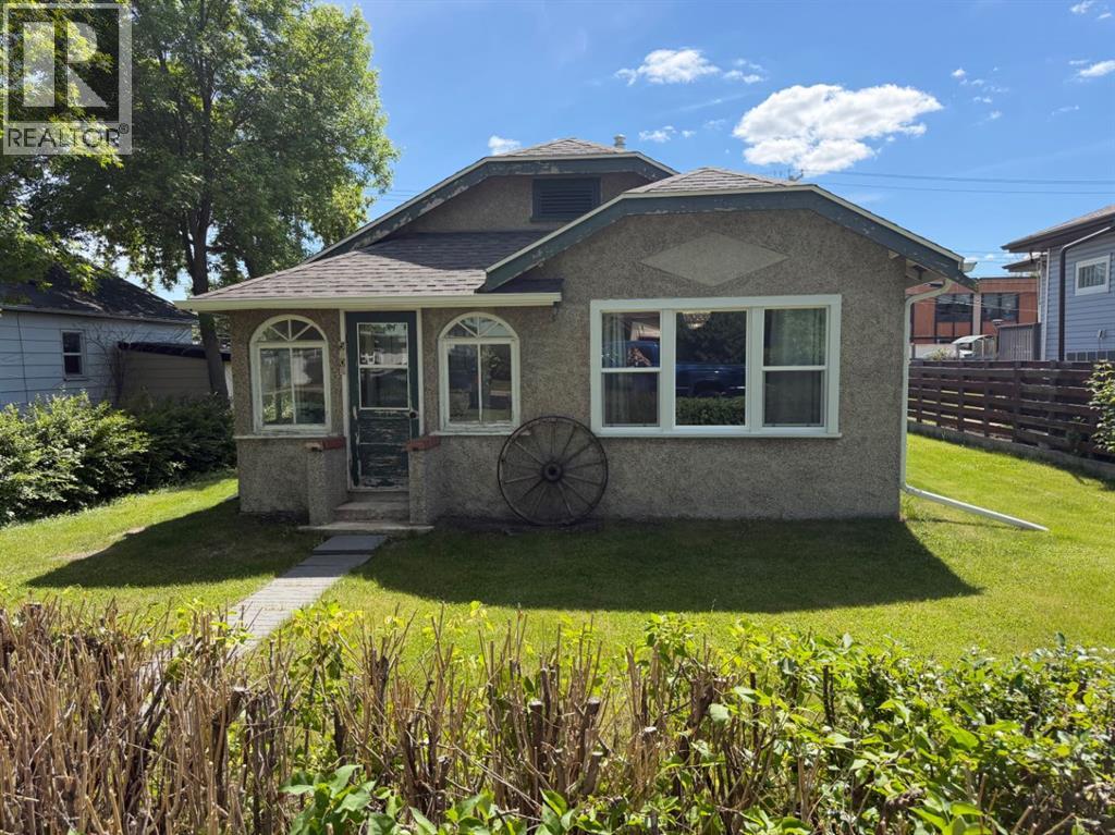 Listing photo – 5003 55 Ave, Ponoka