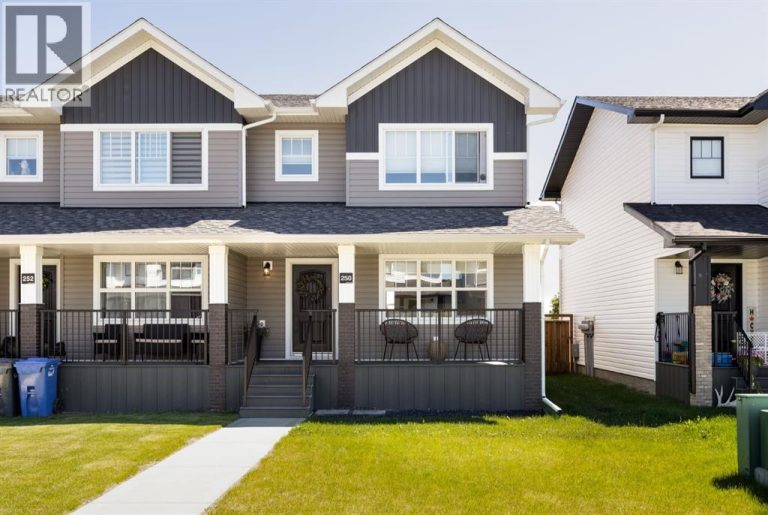 Listing photo – 250 Halifax Close, Penhold