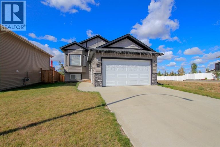 Listing photo – 30 Henderson Crescent, Penhold