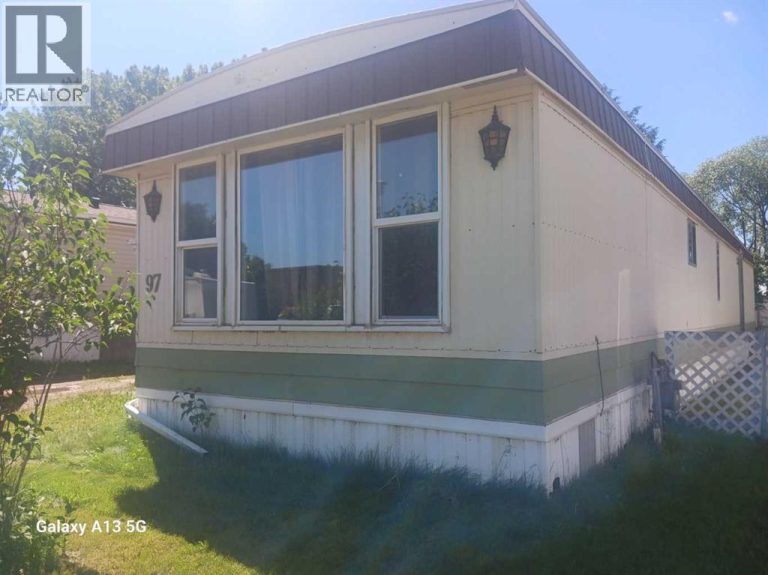 Listing photo – 97 Westwood Court, Innisfail