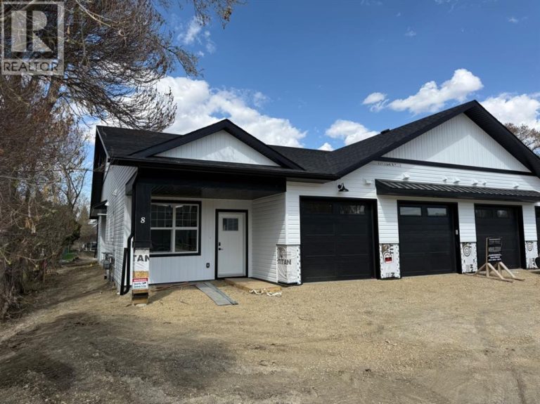 Listing photo – 4, 5463 55 Avenue, Lacombe