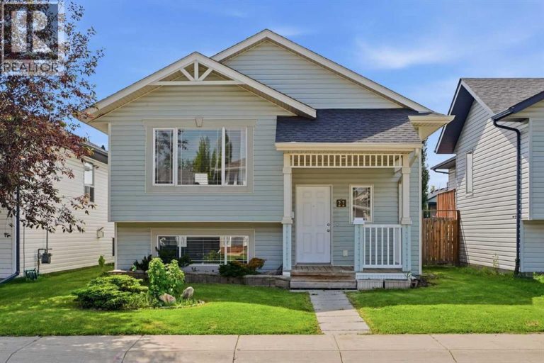 Listing photo – 22 Lanterman Close, Red Deer