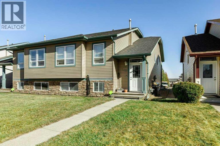 7017 Deer Street, Lacombe