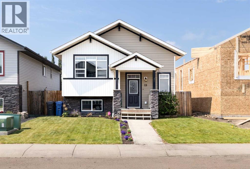Listing photo – 19 Hanson Green, Penhold