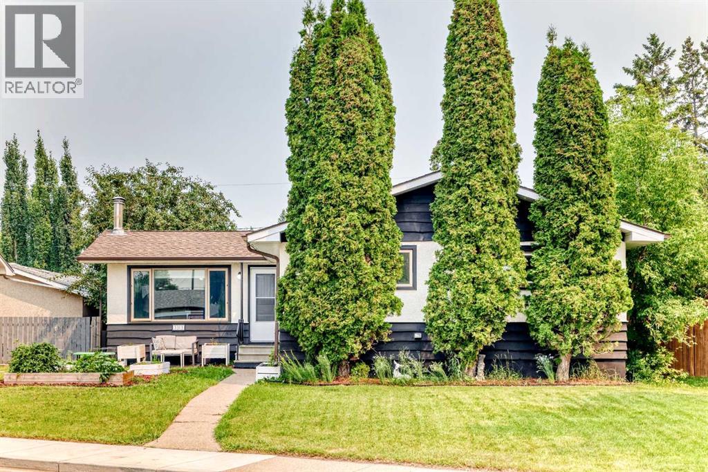 Listing photo – 3313 42A Avenue Close, Red Deer