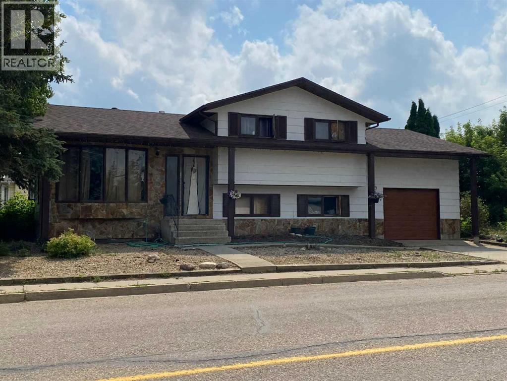 Listing photo – 5138 48 Street, Lacombe