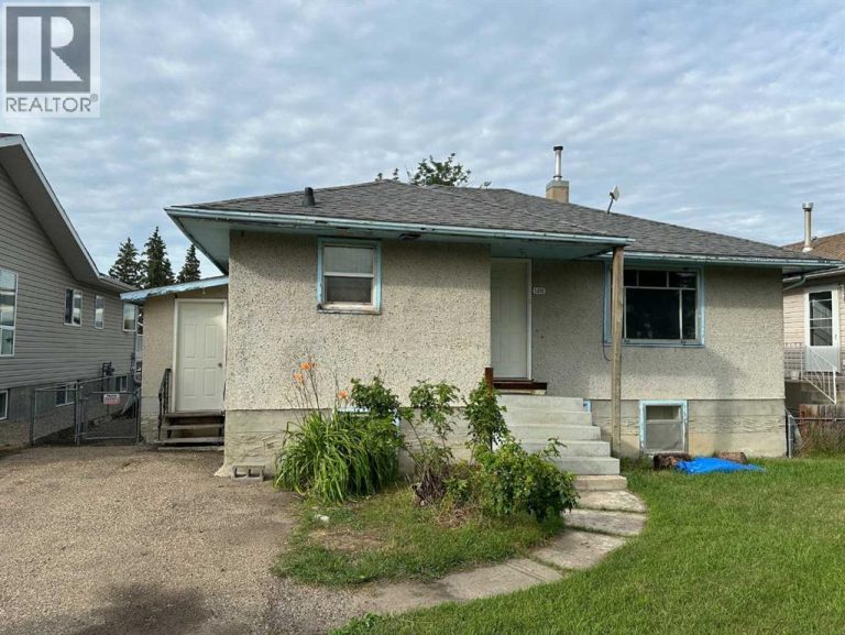 5010 44 Avenue, Ponoka
