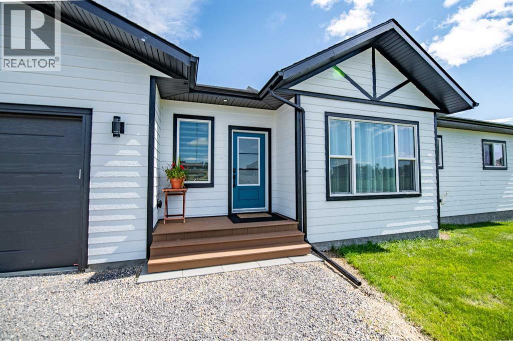 Listing photo – 108 Bruhn Boulevard, Rimbey