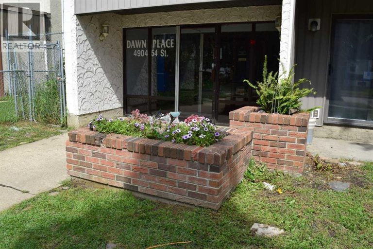 305, 4904 54 Street, Red Deer