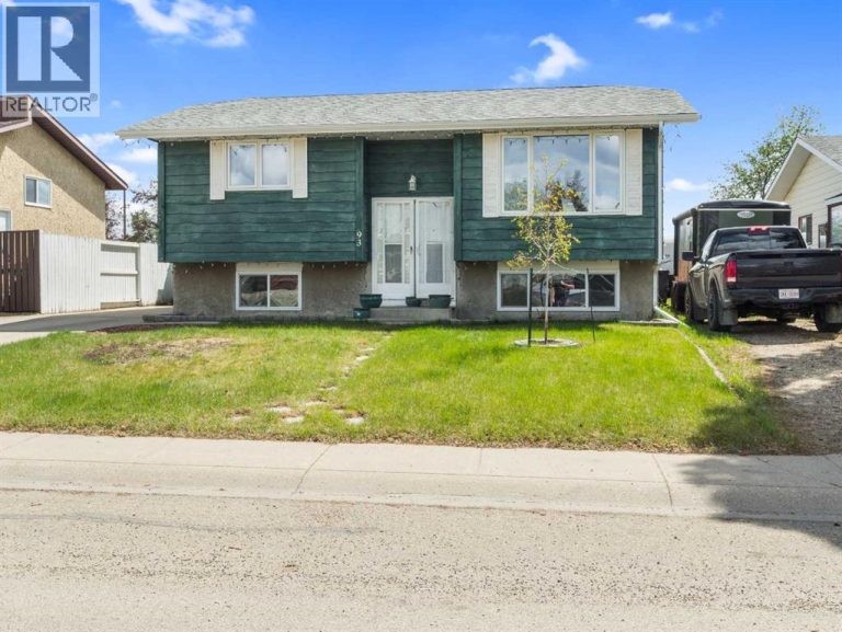 Listing photo – 93 Crawford Street, Red Deer