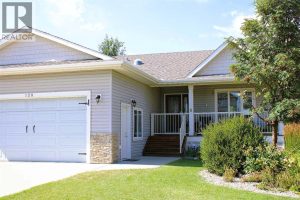 Listing photo – 128 12 Ave NE, Sundre