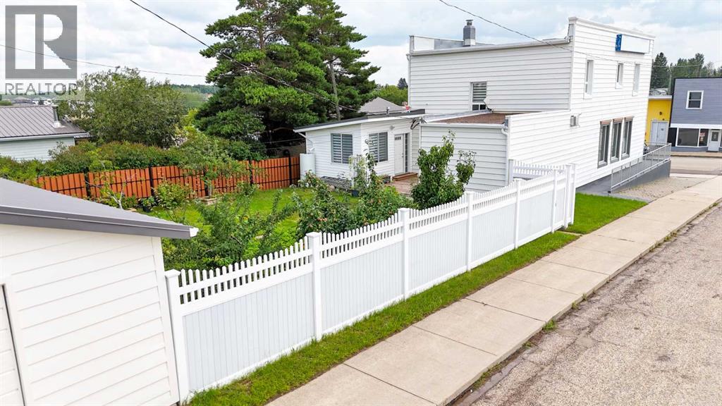 Listing photo – 2124 20 Street, Delburne