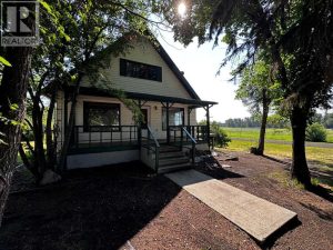 Listing photo – 4809 51 Street, Mirror