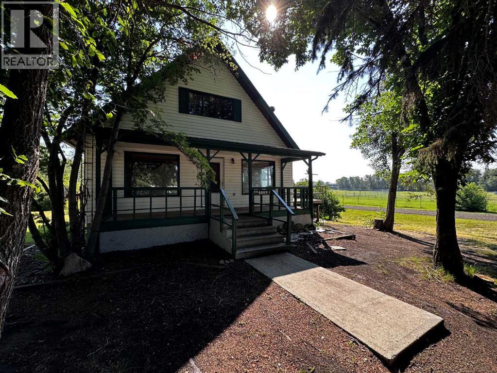 Listing photo – 4809 51 Street, Mirror