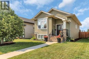 Listing photo – 212 Cedar Square, Blackfalds