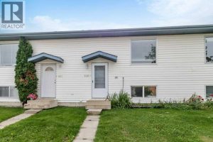 Listing photo – 5015 48 Avenue, Sylvan Lake