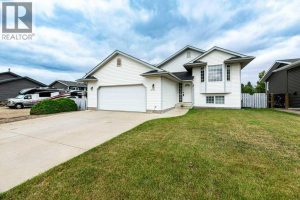 Listing photo – 6214 39 Avenue Close, Stettler