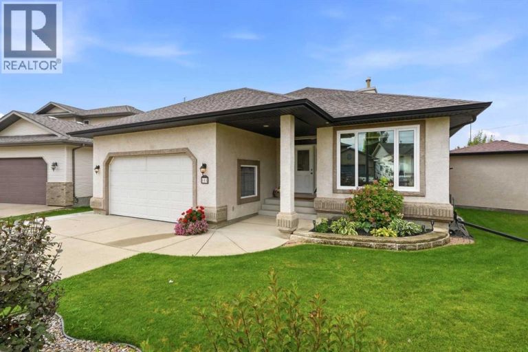 111 Adams Close, Red Deer