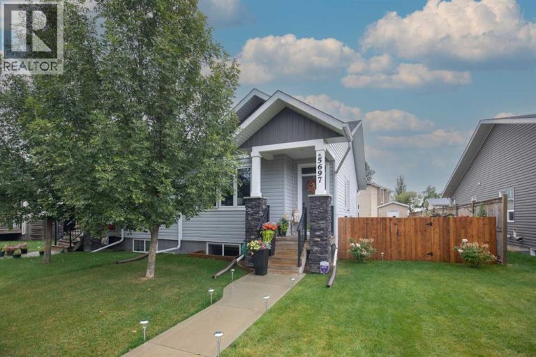 Listing photo – 5697 45 Avenue, Lacombe
