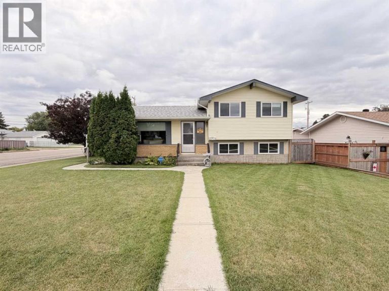 Listing photo – 5103 40 Street, Innisfail
