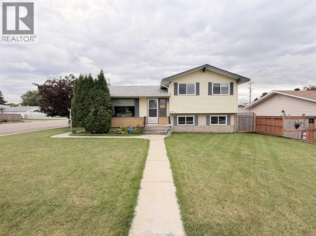 Listing photo – 5103 40 Street, Innisfail